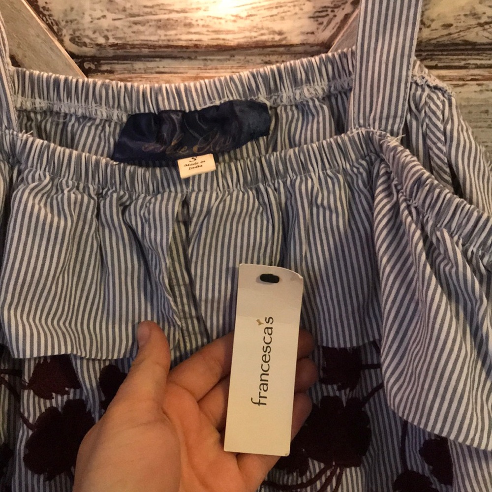 Francesca’s Top - Picture 3 of 3